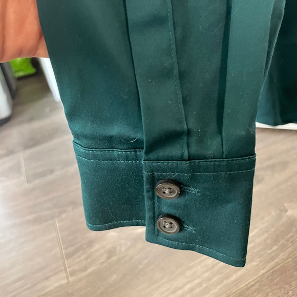 Woman’s size 4 long sleeve button up blouse - Picture 3 of 6